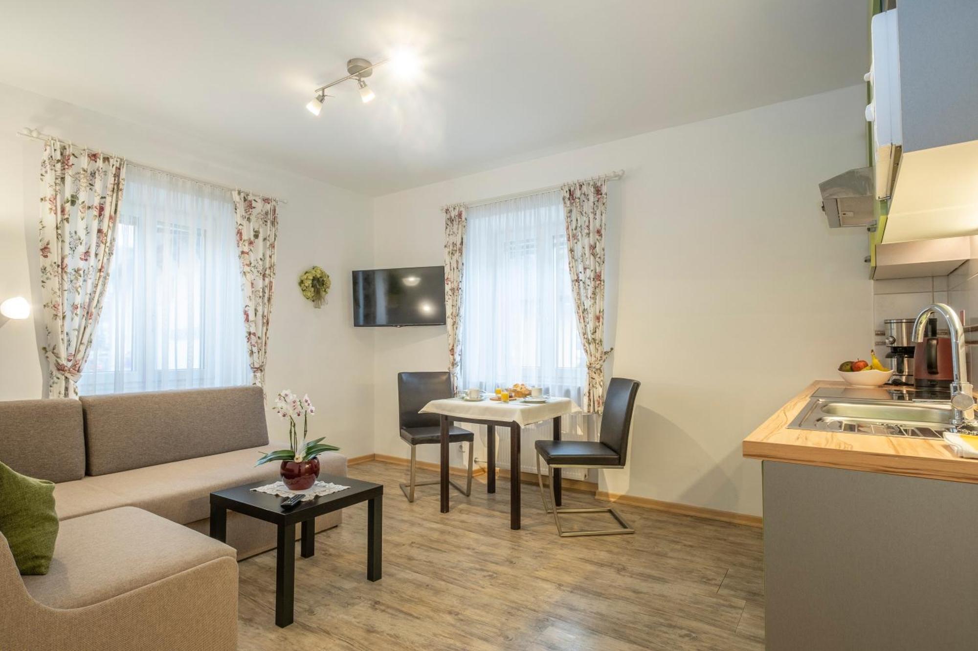Hotel-Pension Falkensteiner Sankt Gilgen Bagian luar foto
